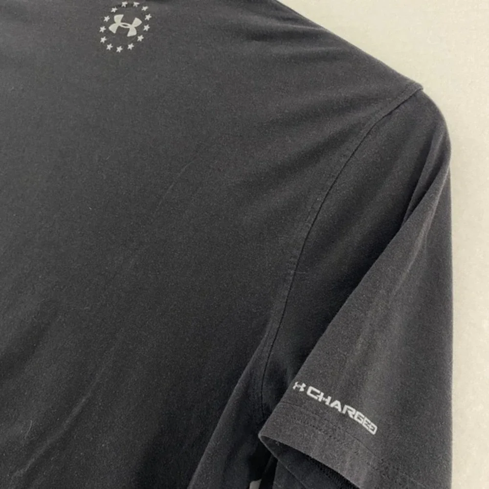 Under Armour L HeatGear Black T-Shirt American Flag Logo Loose‎ Fit Mens